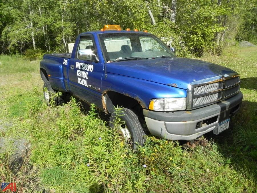 Auctions International Auction Whitesboro CSD 6076 ITEM 1997 Dodge