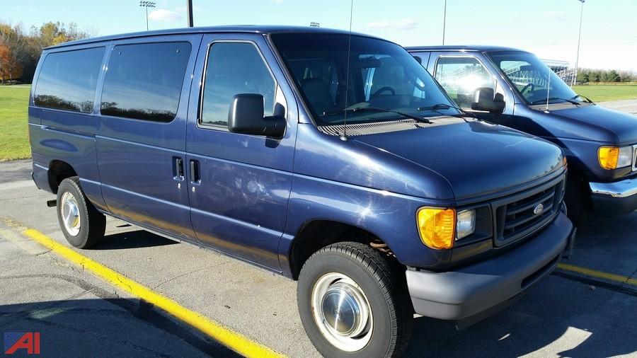 Auctions International Auction Genesee Community College 6374 Item 06 Ford 50 12 Passenger Van