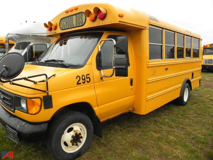 Форд бус. Ford e450 Schoolbus. Школьный автобус Форд Сириус. Форд автобус школьный 1980. Мик.автобус Форд с бензином.