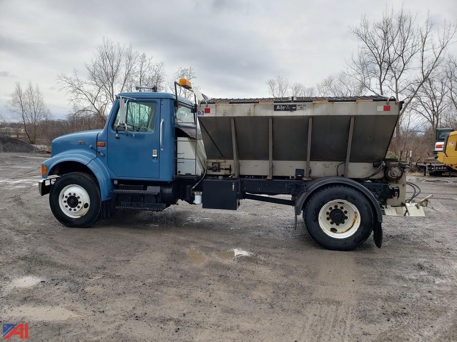 Auctions International Auction Village of Penn Yan, NY 17889 ITEM 2000 International 4700