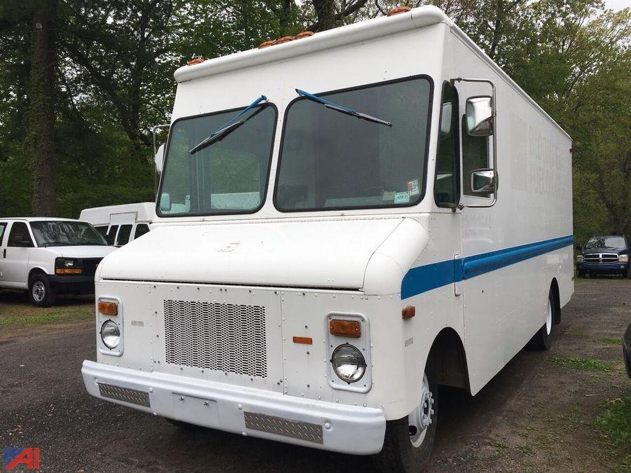 Chevy P30 1957 Chevy Step Van 13390) 1983 Chevy P30 Step Van