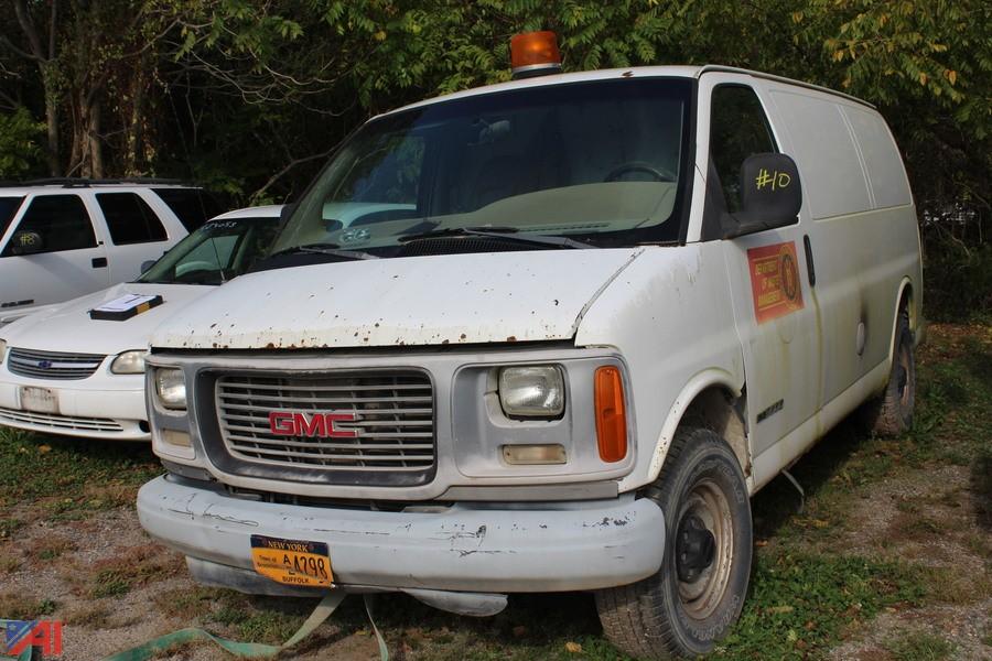 auctions international auction town of brookhaven ny 19272 lot 2 updated item 1999 gmc savana g3500 van 1999 gmc savana g3500 van