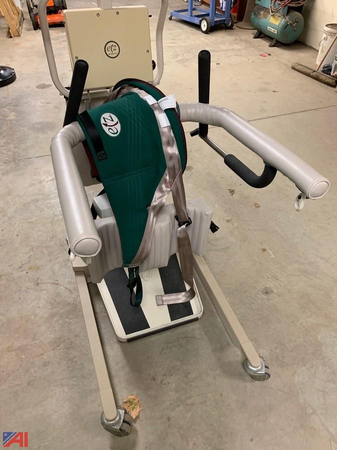 Auctions International Auction Malone CSDNY 19134 ITEM EZ Stand