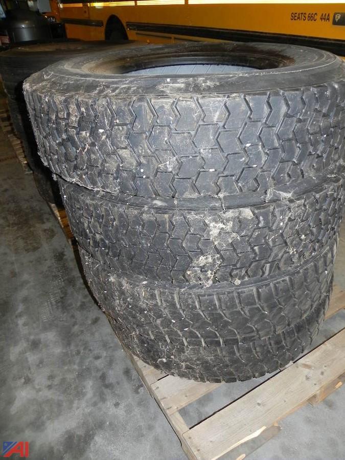 Auctions International Auction Canajoharie CSDNY 19625 ITEM (4) Michelin 11R22.2 XZE Tires