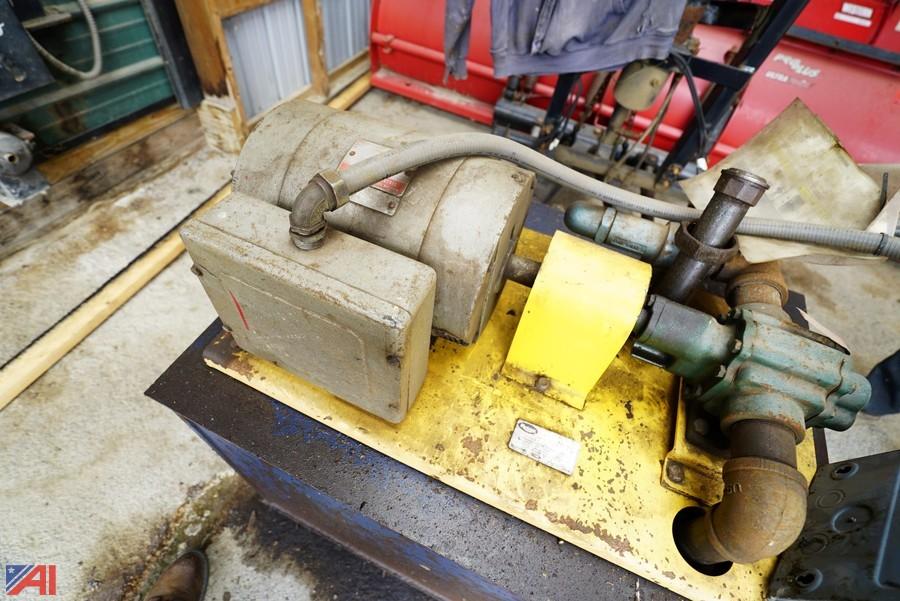 Auctions International Auction Town of Jerusalem HwyNY 19727 ITEM Rotary Hydraulic Oil