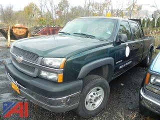 (#8) 2004 Chevy Silverado 2500HD Crew Cab Pickup Truck with Lift Gate