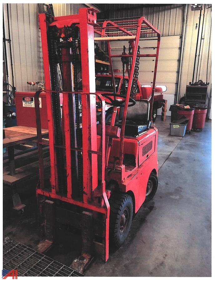 Auctions International Auction Uniondale Fire District Ny 21339 Item Crown Forklift