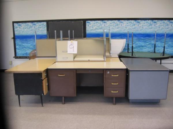 Auctions International Auction Phoenix Csd Item Desks Tables