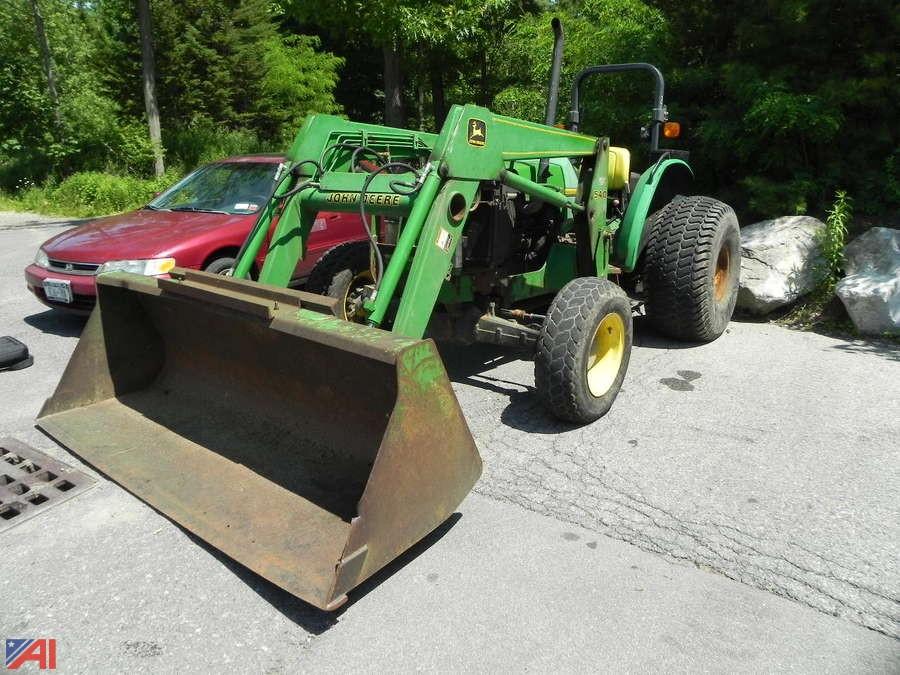 Auctions International Auction Skidmore College 8209 ITEM 1994 John Deere 5300 Tractor w