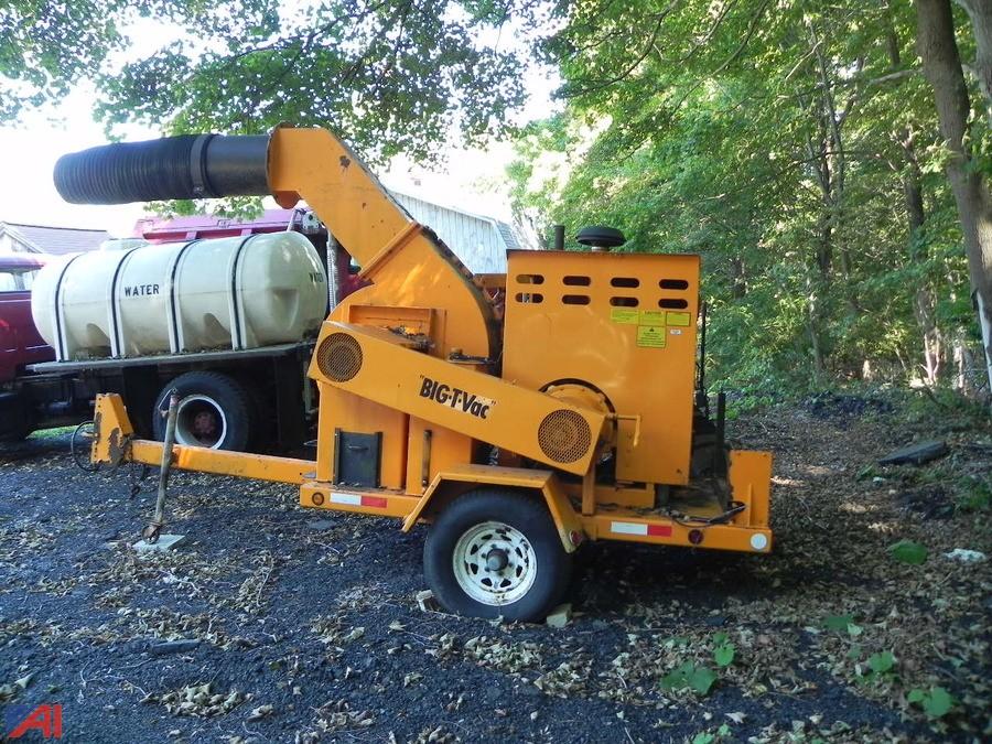 Auctions International Auction Town of Lewisboro 8869 ITEM 2001 Tarco BigTVac TTL1 Leaf