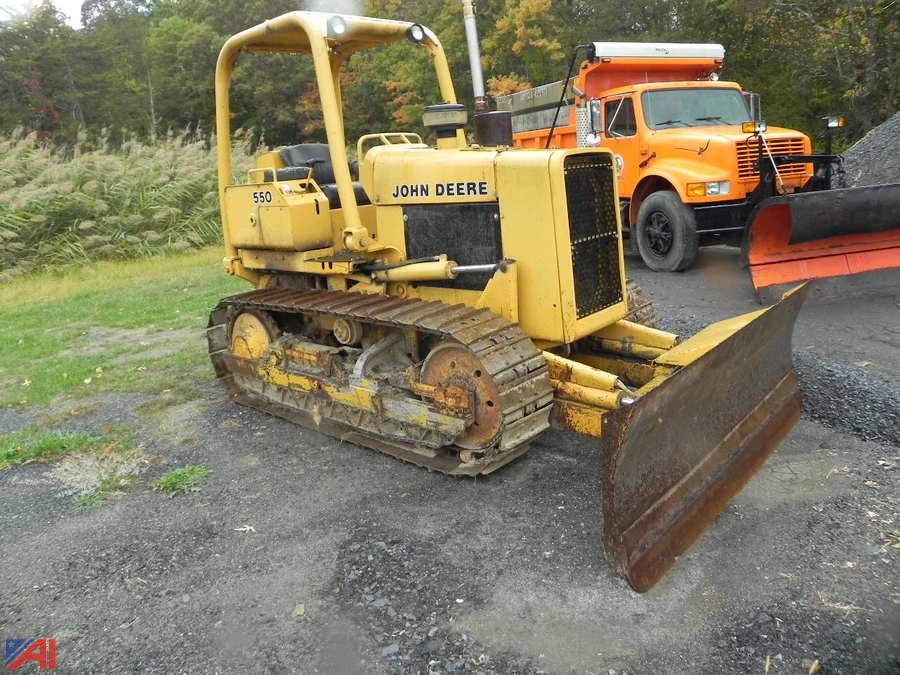 Auctions International Auction Town Of New Paltz 9100 Approval Meeting 12 1 16 Item 1980 John Deere 550 Dozer