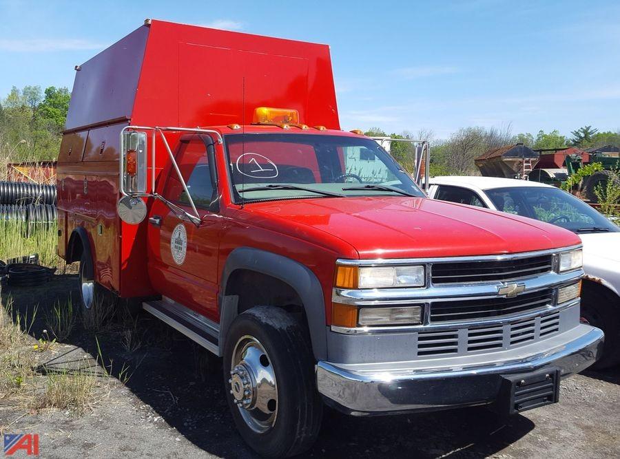 Auctions International Auction Town of Whitestown Highway 10958 ITEM 2000 Chevrolet 3500