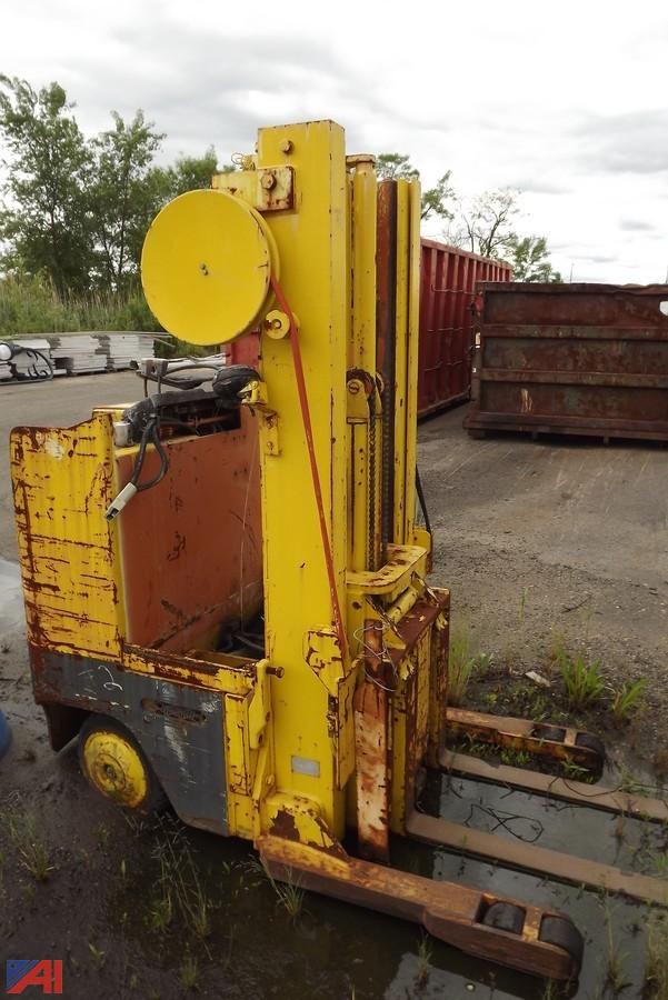 Auctions International Auction Town Of Hempstead Forklifts 11096 Item Raymond Forklift