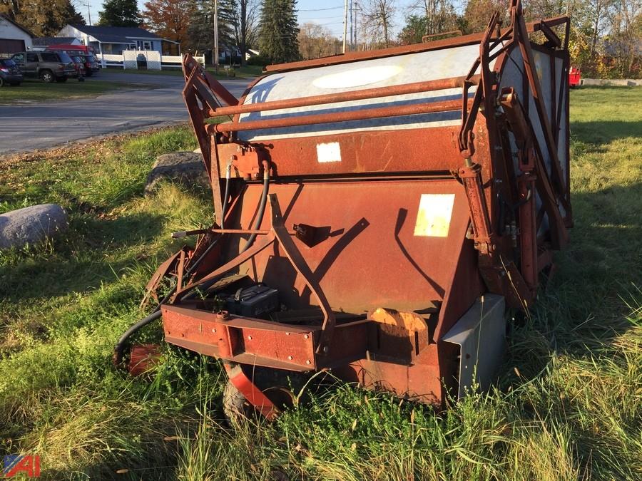 Auctions International Auction Village of Massena 12796 ITEM MDL 720 Lawn Sweeper