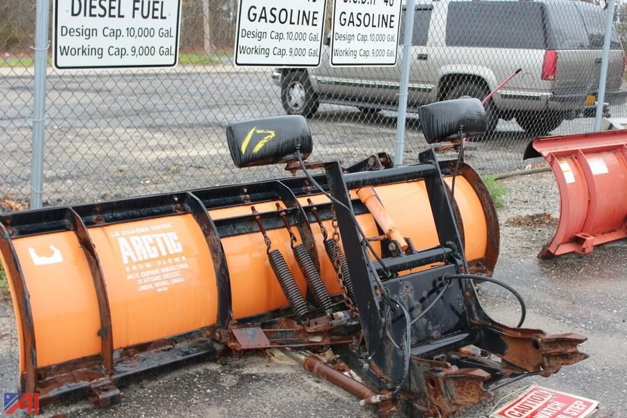 Auctions International Auction Brookhaven Highway, NY 13992 ITEM Snow Plow