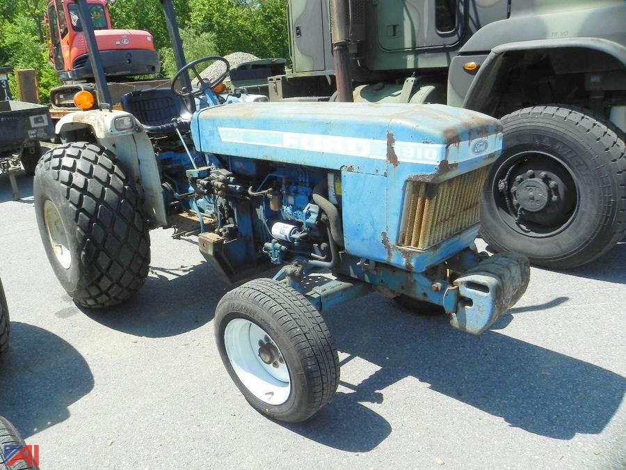 Auctions International Auction Town of North Salem, NY 14273 ITEM 1971 Ford 1910 Tractor