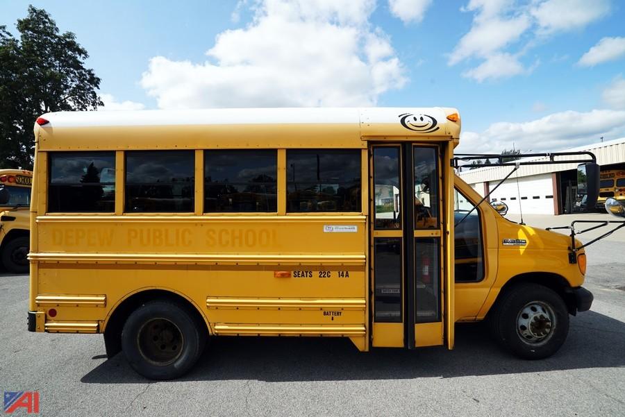 Auctions International Auction Depew CSD, NY 15490 ITEM 2006 Ford E350 SD Corbeil School