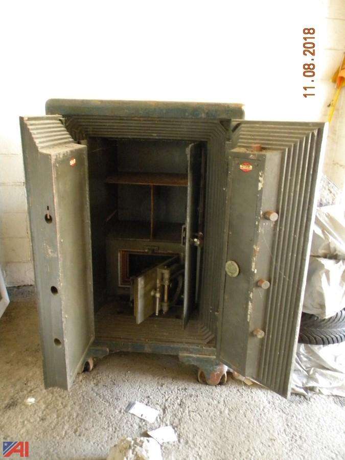 Auctions International - Auction: Town of Montgomery, NY #16051 ITEM: Mosler  Safe