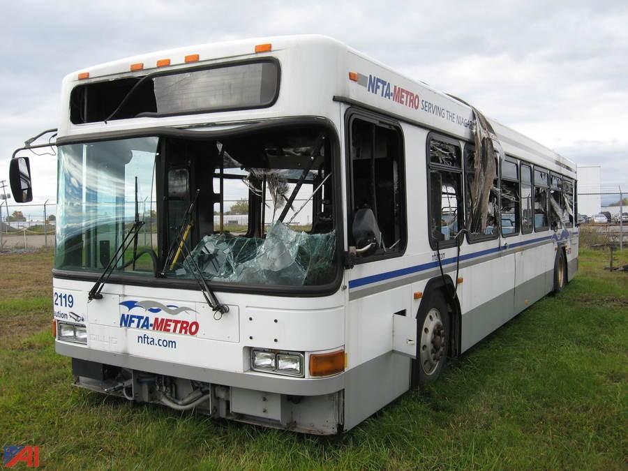 Auctions International - Auction: NFTA Surplus, NY #16149 ITEM: 2001 Bus