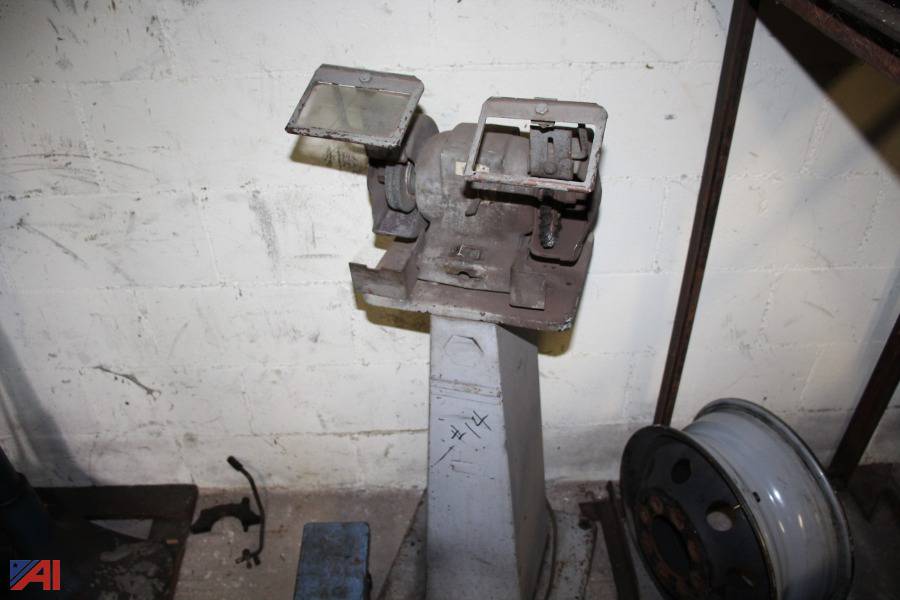 Auctions International Auction Levittown SchoolsNY 21765 ITEM Grinder