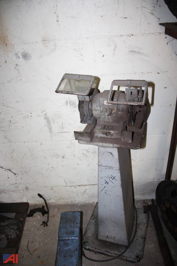Auctions International Auction Levittown SchoolsNY 21765 ITEM Grinder