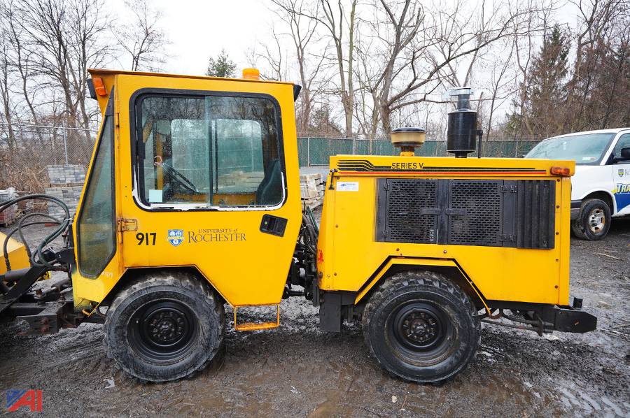 Auctions International Auction University of RochesterNY 21952 ITEM 1998 Trackless MT5