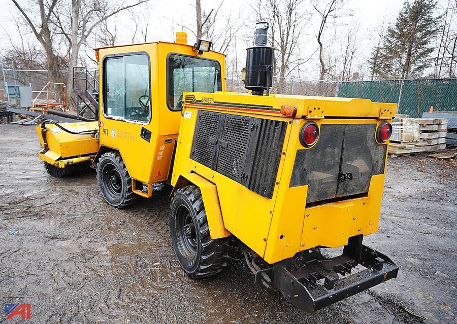 Auctions International Auction University of RochesterNY 21952 ITEM 1998 Trackless MT5