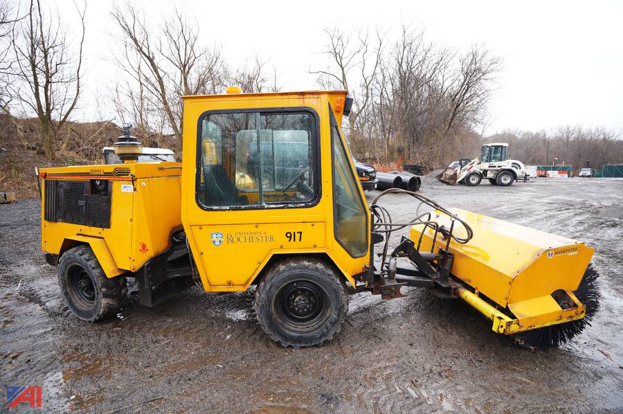 Auctions International Auction University of RochesterNY 21952 ITEM 1998 Trackless MT5