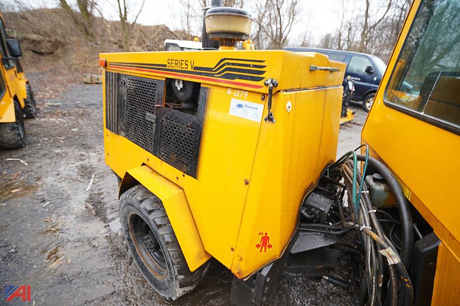 Auctions International Auction University of RochesterNY 21952 ITEM 1998 Trackless MT5