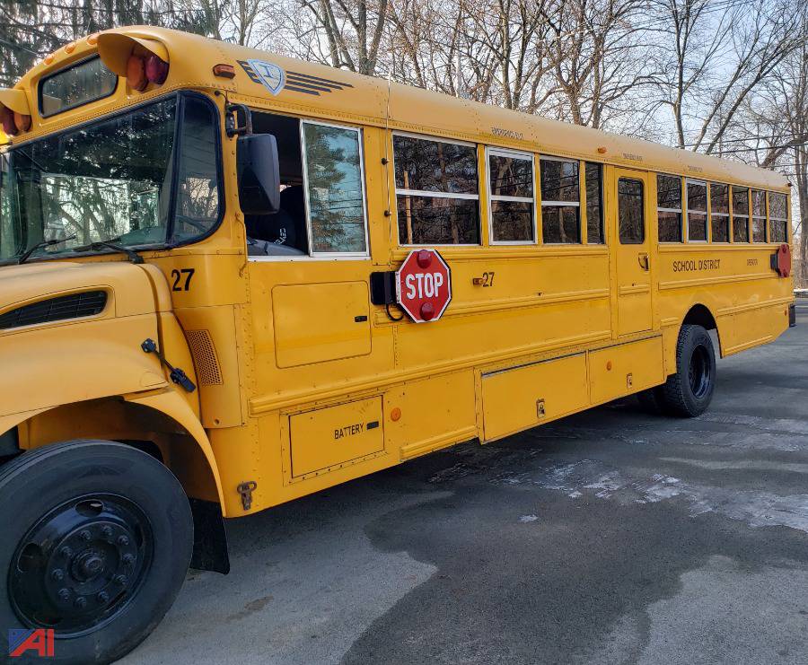 Auctions International Auction Glens Falls CSDNY 23797 ITEM (27) 2005 International PB105