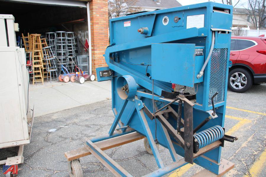 Auctions International Auction Valley Stream CSD, HighNY 23803 ITEM Iron Mike Pitching Machine