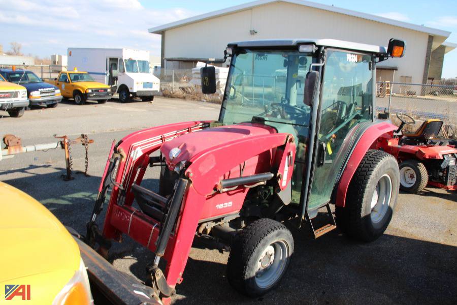 Auctions International Auction Town Of Hempstead Ny 236 Item 10 Massey Ferguson 1635 Enclosed Tractor