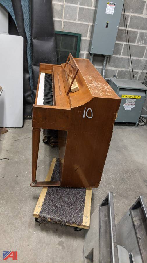 Auctions International Auction SherburneEarlville CSDNY 23908 ITEM Upright Piano