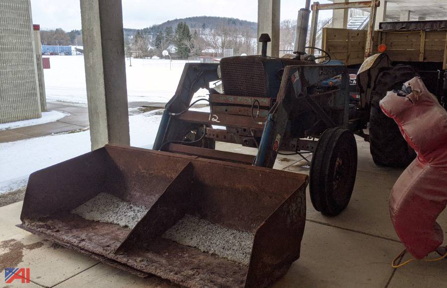 Auctions International Auction SherburneEarlville CSDNY 23908 ITEM 1970's Ford 4000 Tractor