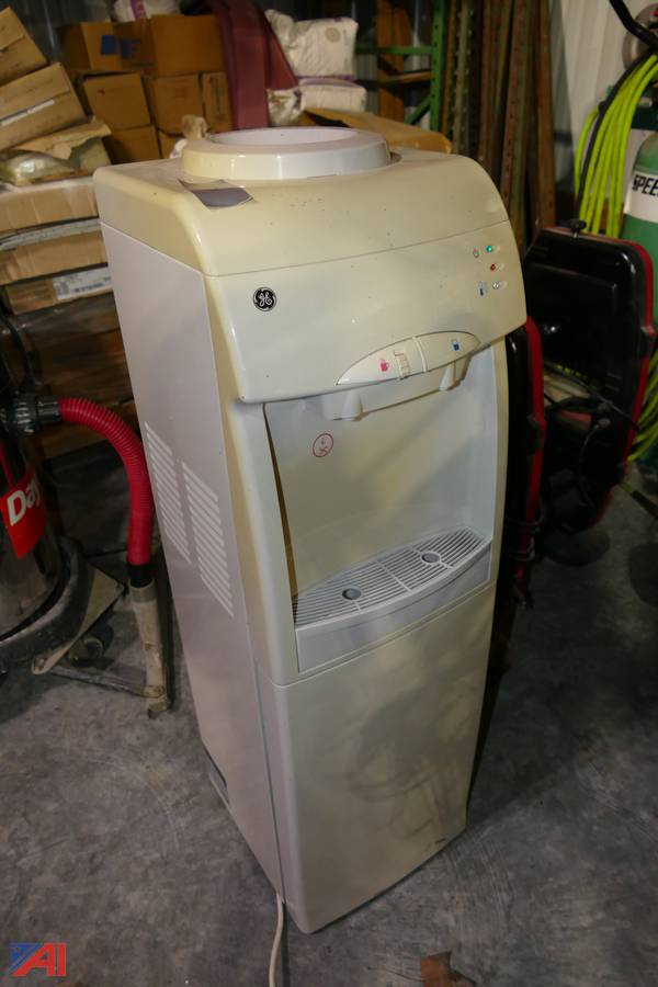 Auctions International Auction Camden CSDNY 24094 ITEM (5) GE Water Dispenser, Model GXCF05D
