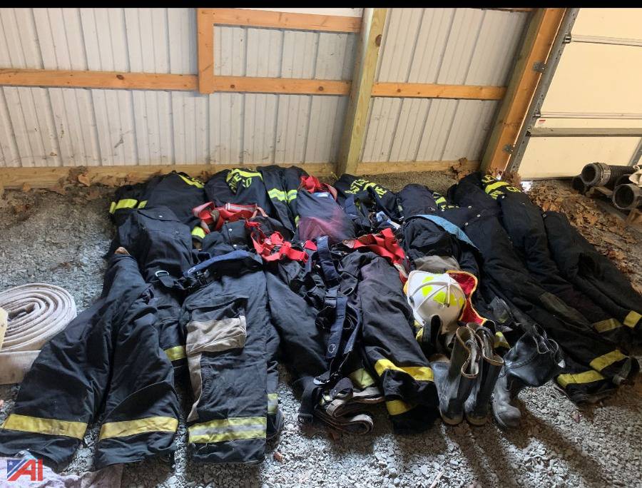 Auctions International Auction Village of Castleton on HudsonNY 24441 ITEM Various Turnout