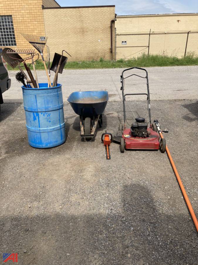 Auctions International Auction Estate SaleNY 25394 ITEM Lawn