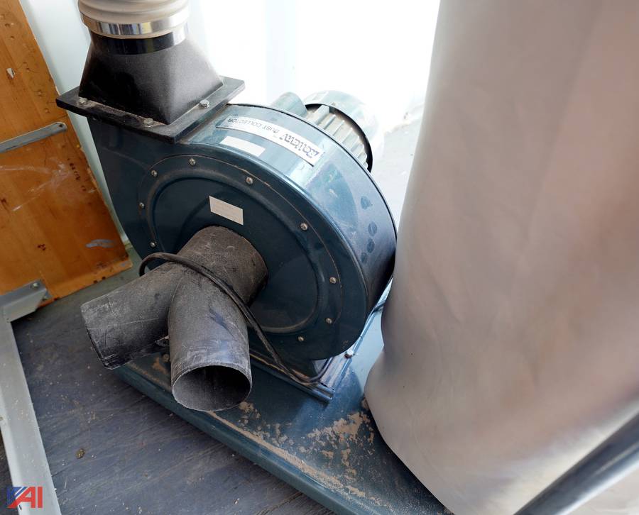 Auctions International Auction Amherst CSDNY 25500 ITEM Reliant 820 Dust Collector