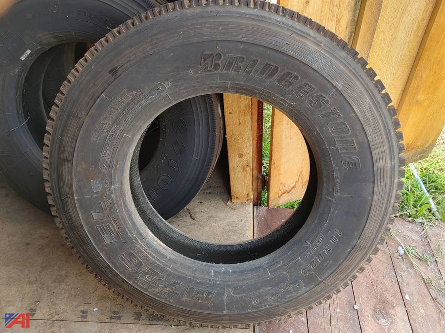 Auctions International Auction Hermon Dekalb CSDNY 25666 ITEM 10R22.5 Recap Tires