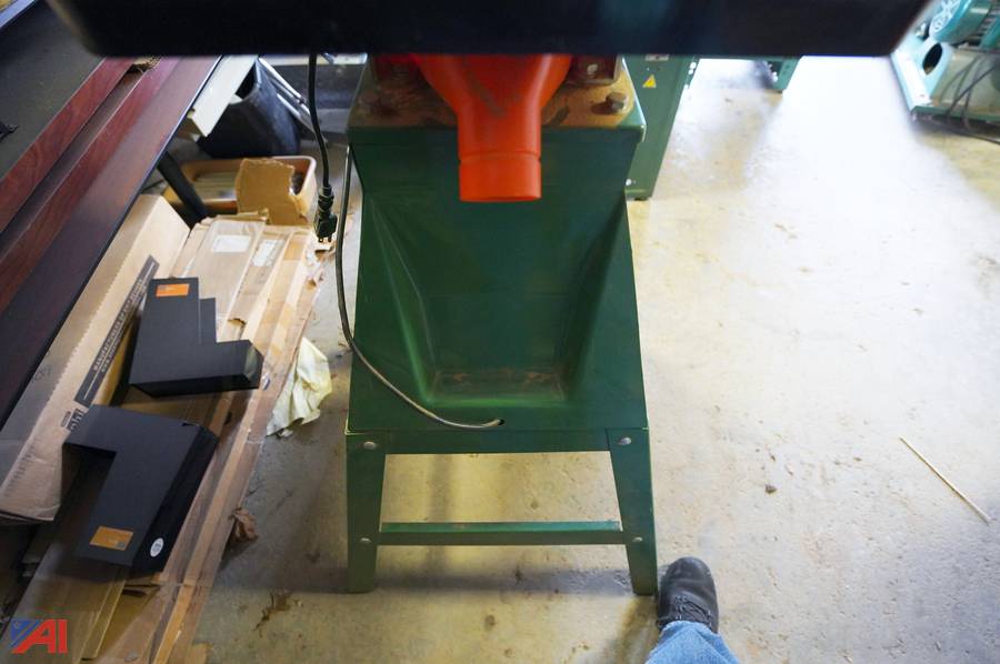 Auctions International Auction Bath CSDNY 26946 ITEM Grizzly