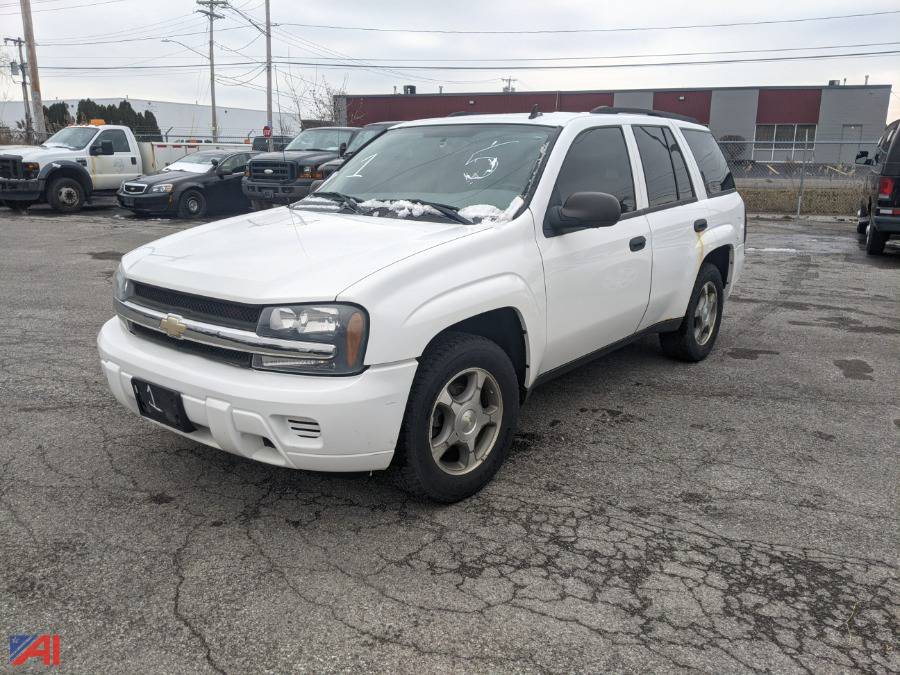 2008 white chevy trailblazer