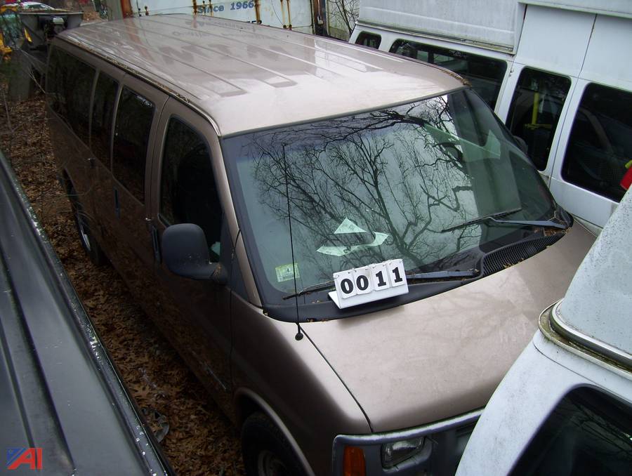 Auctions International Auction Mass OSD DDS WrenthamMA 27643 ITEM 2001 Chevy 3500 Express