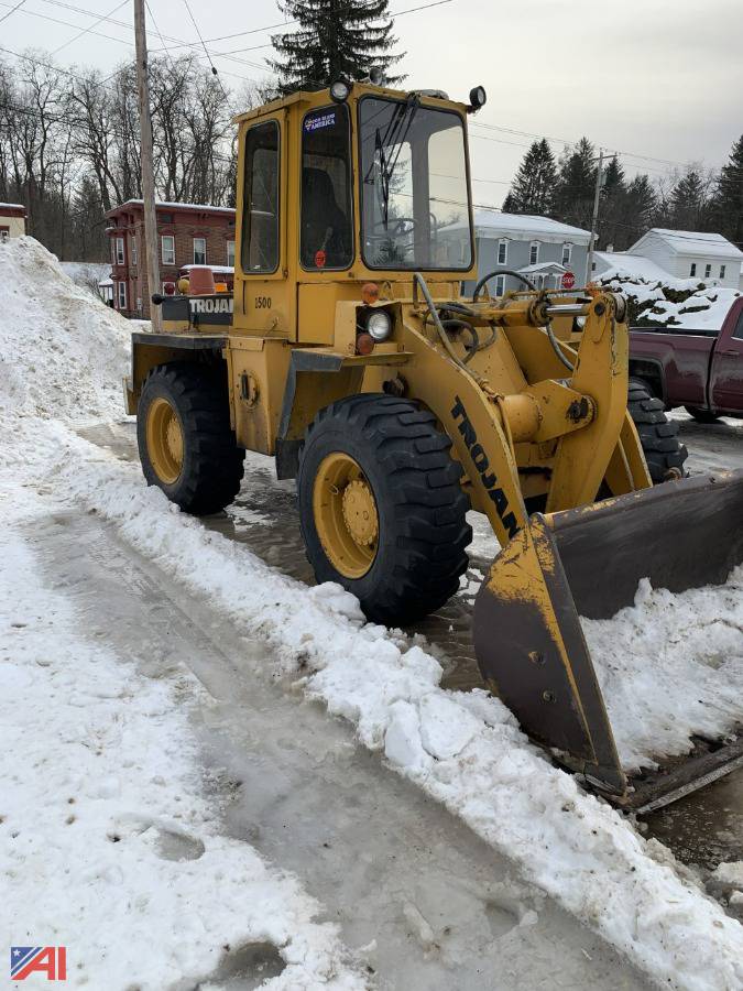Auctions International Auction Village of Port LeydenNY 27654 ITEM 1983 Trojan 1500Z