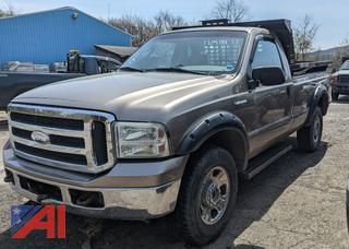 2005 Ford F350 XLT Super Duty Pickup Truck with Slide-in Dump