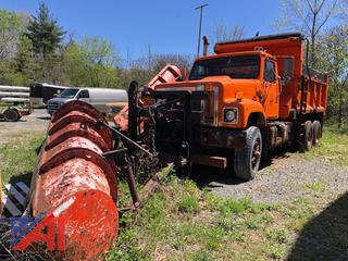 2002 International 2574 Dump Truck with Plow and Wing
