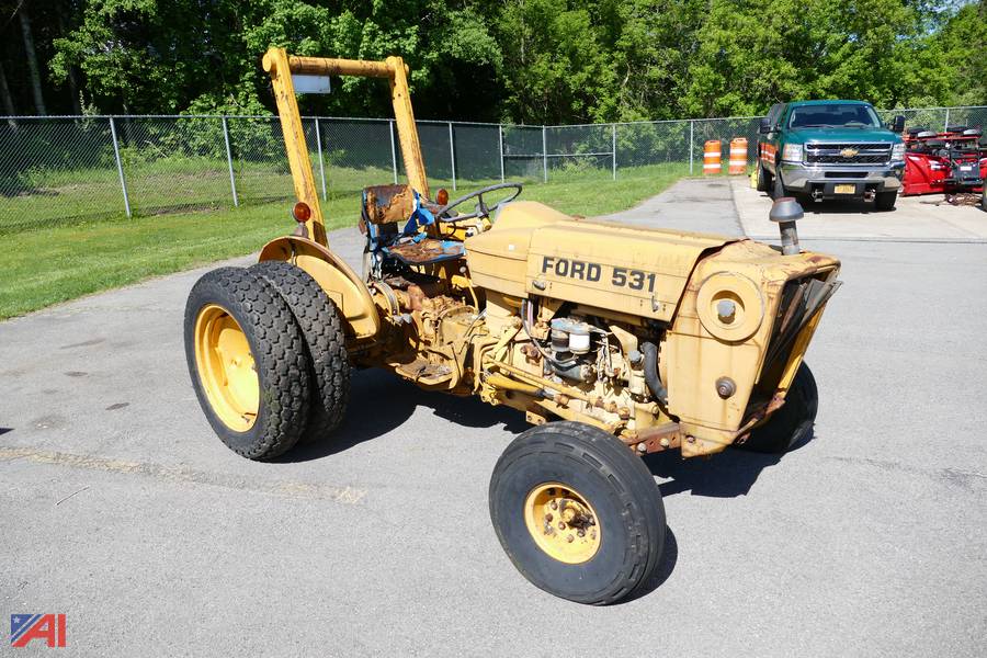 Auctions International Auction Herkimer CSDNY 28807 ITEM **Lot Updated** Ford 531 Tractor