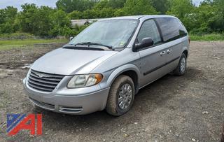 2005 Chrysler Town & Country Minivan