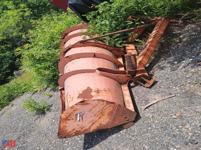 Auctions International Auction Rumford Public WorksME 29230 ITEM Dust Pan 11' Plow