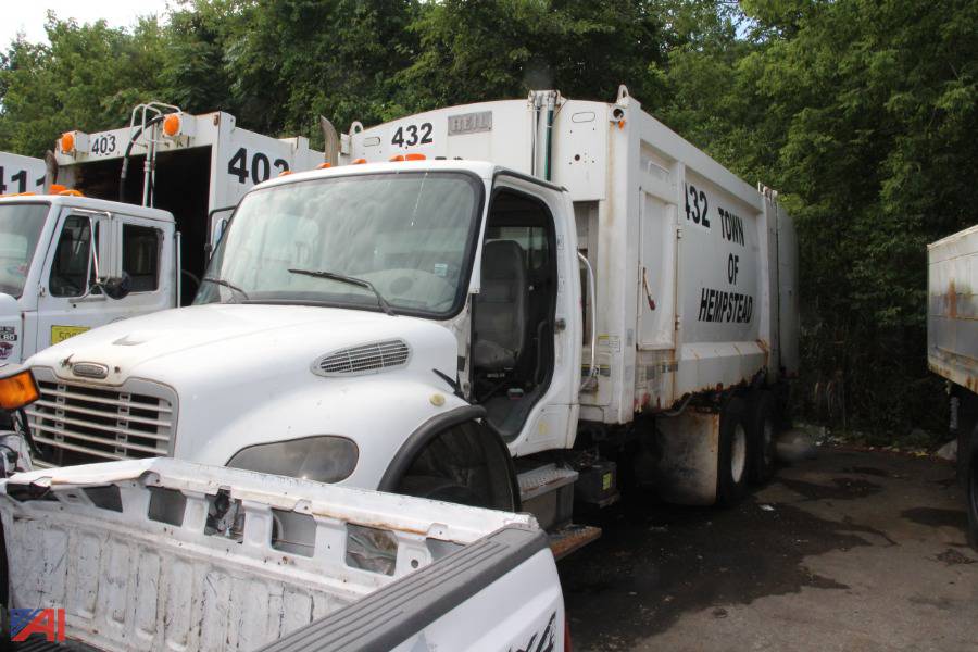 Auctions International - Auction: Town of Hempstead Sanitation-NY #29555 ITEM: 2008 Freightliner