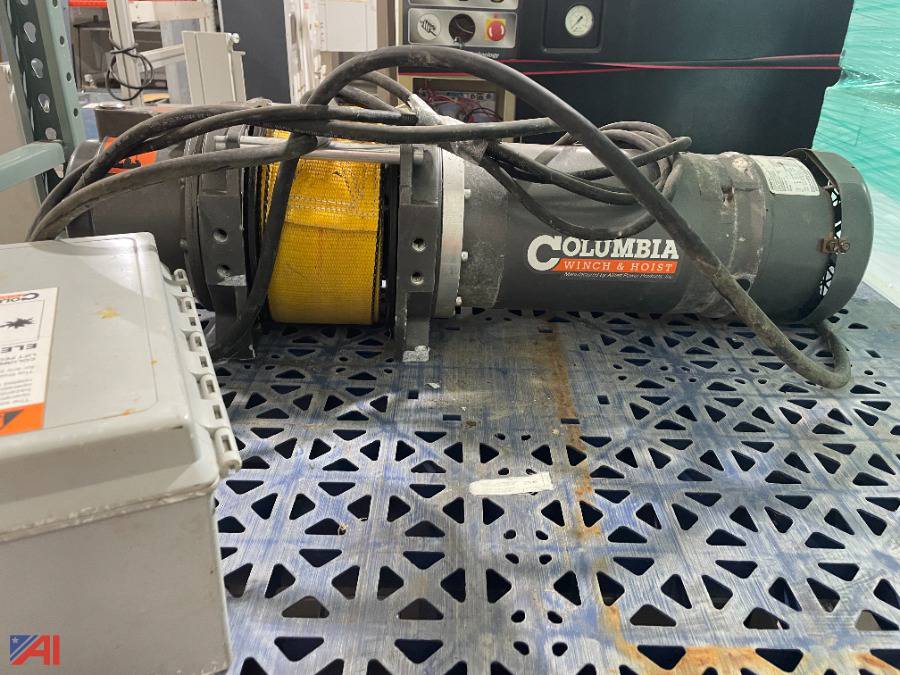 Auctions International Auction Business LiquidationNY 29737 ITEM (7) Columbia Winch and Hoist